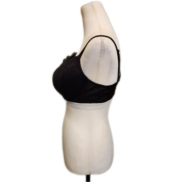 Victoria's Secret black & white, black lace overlay, molded cups, sz 38D - Picture 2 of 11